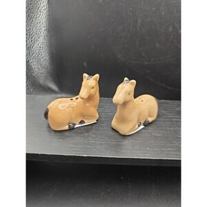 Cracker Barrel brown horse salt and pepper‎ shakers